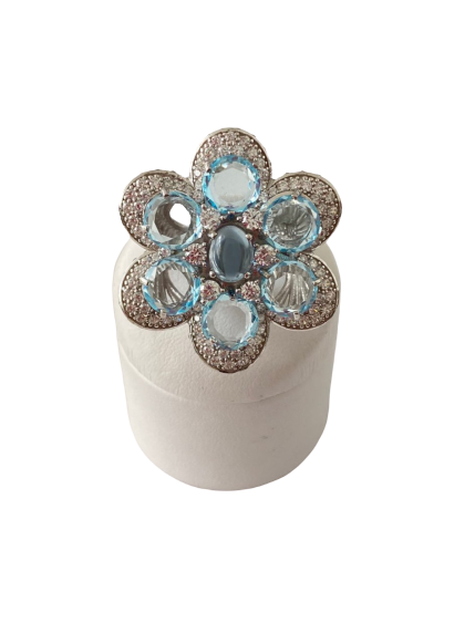 Anello con pietre naturali e zirconi