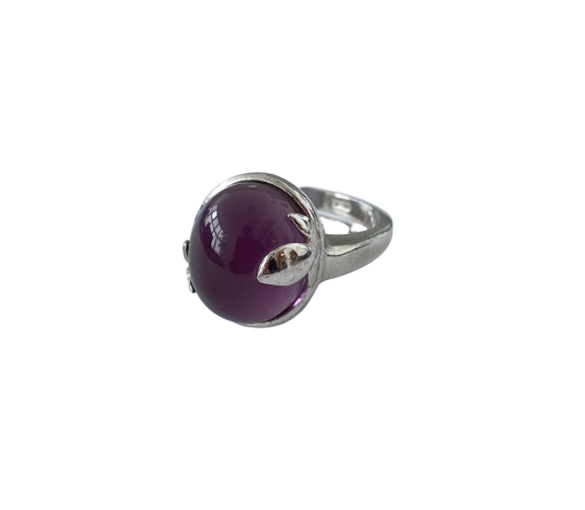 Anello ovale con pietra idrotermale, Taglio cabochon