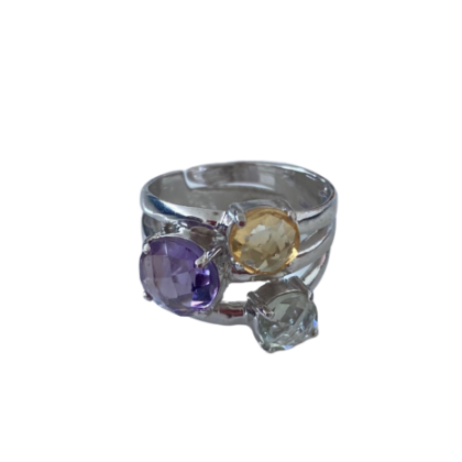 Anello con tre pietre