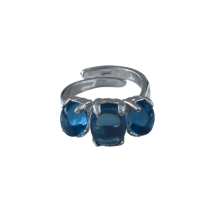 Anello con tre pietre idrotermali, Taglio cabochon