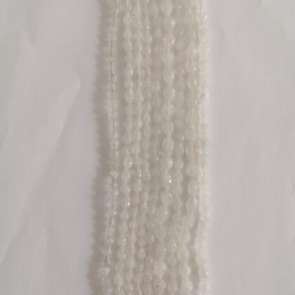 FILI LABRADORITE BIANCA, BRIOLETTE CON FORO PASSANTE