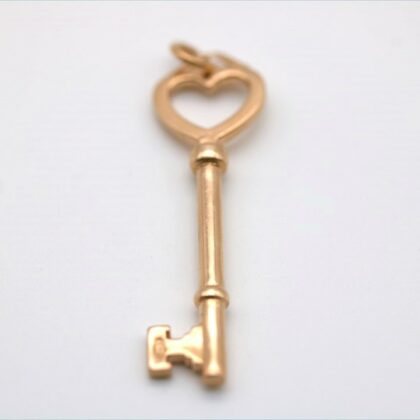 Pendente forma chiave con cuore