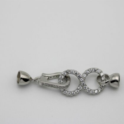 Chiusura forma infinito con zirconi