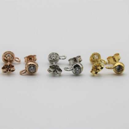 Orecchini a perno con zircone