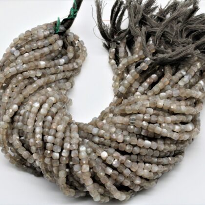 Pietra di luna cubetti 5x5