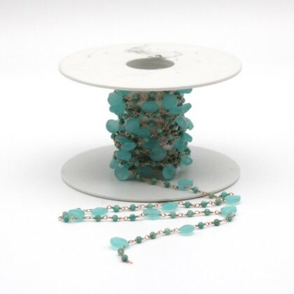 Catena a rosario in amazzonite con gocce di calcedonio