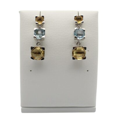 Long earrings with three stones