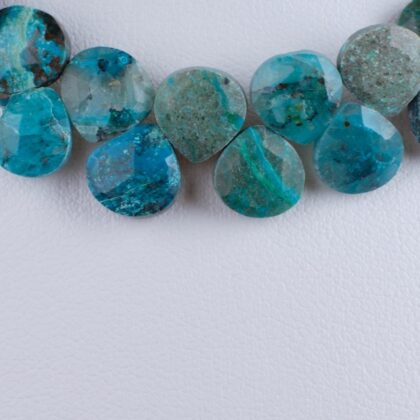 Filo di gocce piatte a castagna, apatite