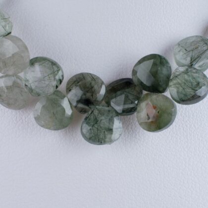 Filo di gocce piatte a castagna, quarzo rutilato verde